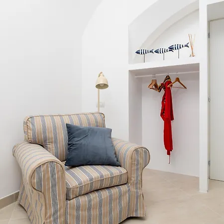 Citrus Garden House - Stylish By The Center Apartment